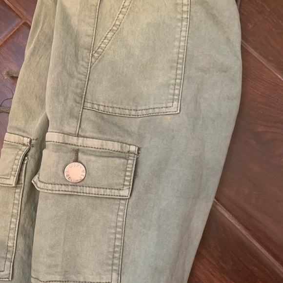 cargo pants!! worn once - Picture 3 of 3